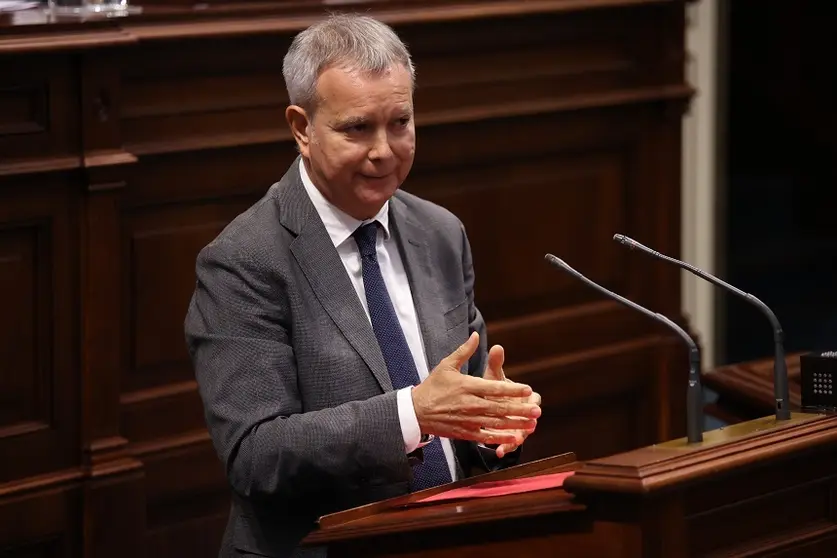 Sebastián Franquis en el Parlamento de Canarias.