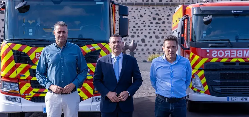 El presidente del Cabildo en el centro con el consejero del Área y el gerente del Consorcio.