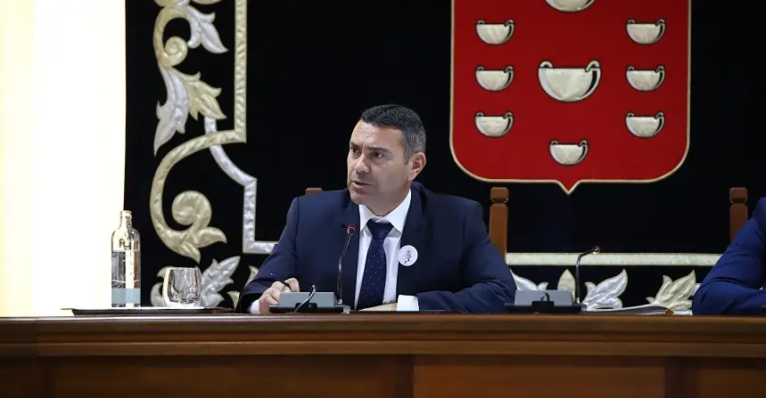 Oswaldo Betancort durante un pleno del Cabildo de Lanzarote.