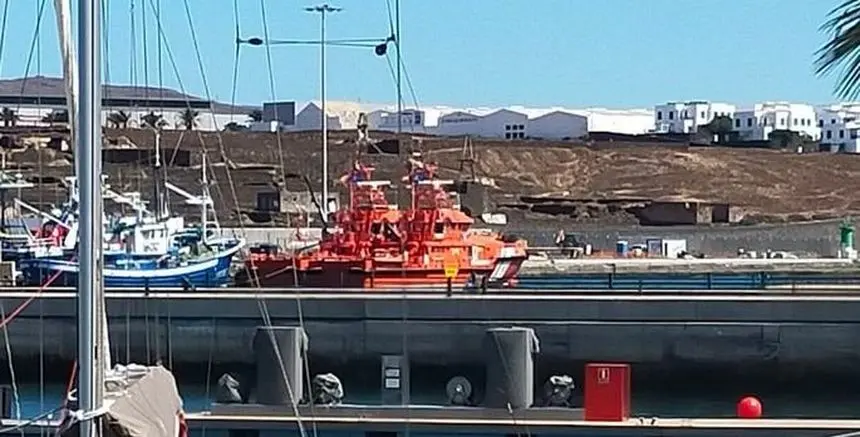 Imagen de las embarcaciones de Salvamento en Puerto Naos.