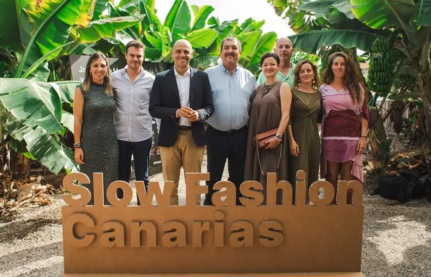 Imagen de los participantes con el consejero del Cabildo de Lanzarote Miguel Ángel Jiménez.