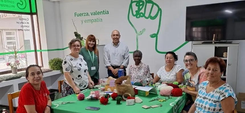 Pedro Viera visita las instalaciones de la Asociación Española Contra el Cáncer (AECC) en apoyo al Día Mundial contra el Cáncer de mama