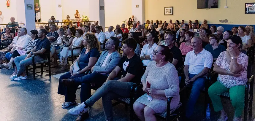 Asistentes en uno de los actos de las fiestas de Altavista.