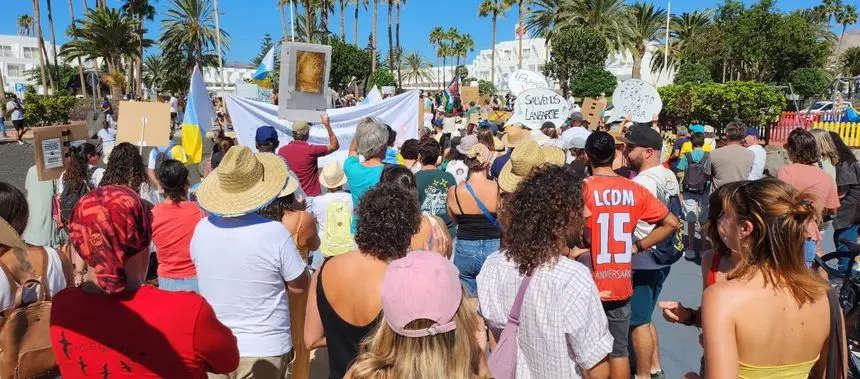 Imagen de parte de la cola que se hizo en la manifestación de este domingo