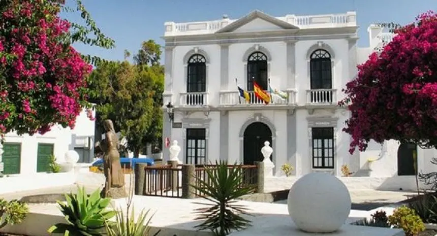 Imagen de la fachada del Ayuntamiento de Haría