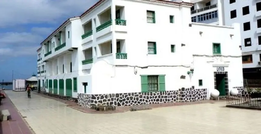 Imagen del antiguo Parador de Turismo donde se encuentra la sede de la UNED en Lanzarote.