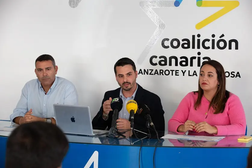 Oswaldo Betancort, David Toledo y Cristina Calero en la rueda de prensa por los presupuestos autonómicos de 2025.