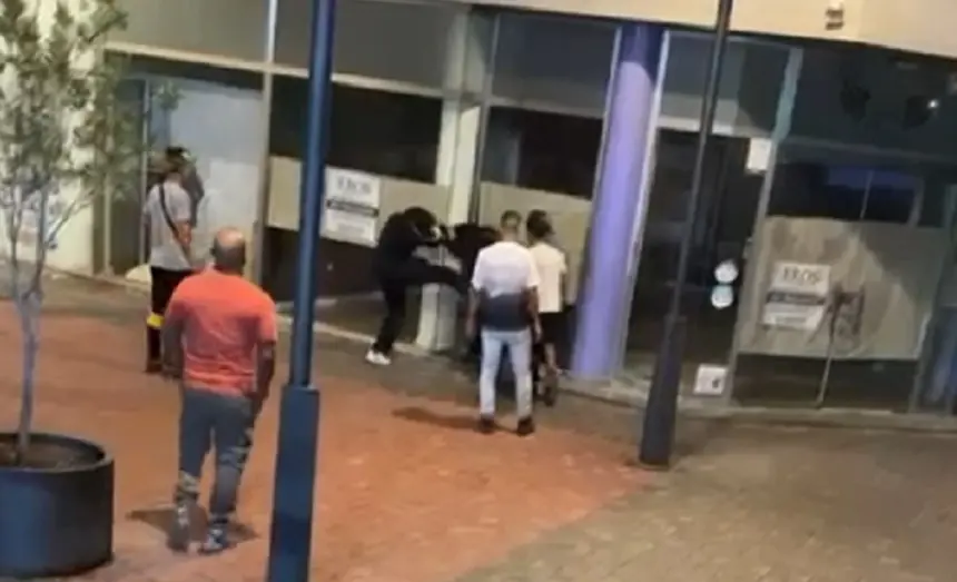 Imagen del vídeo grabado por un vecino indignado ante lo que ocurre cada día. 