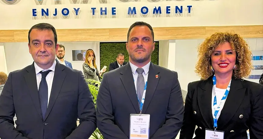 El alcalde de Arrecife junto a la concejala de Turismo y el presidente de la Cámara de Comercio de Lanzarote y La Graciosa, en la WTM