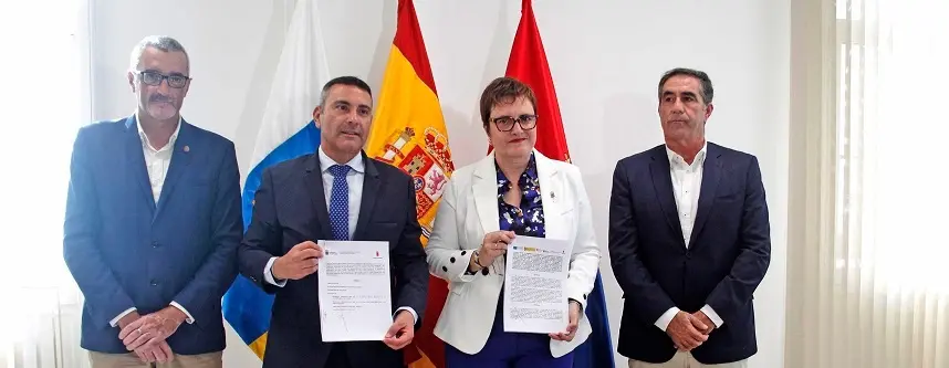 Firma del convenio entre el Cabildo y el Gobierno de Canarias en materia de dependencia.