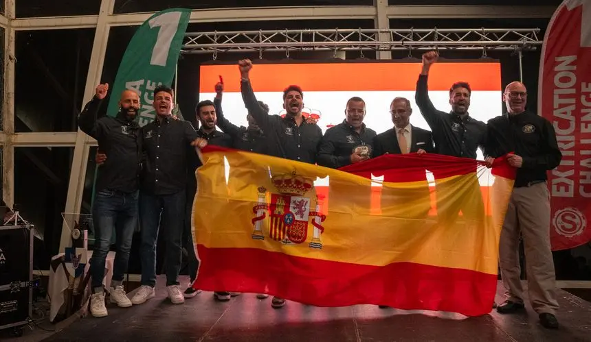 Imagen de la celebración del título conseguido por los bomberos de Lanzarote que representaron a España en el campeonato