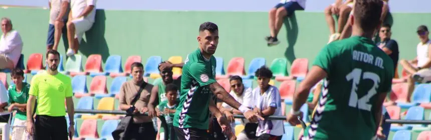 Dos jugadores del Unión Sur Yaiza en una de las jugadas del partido
