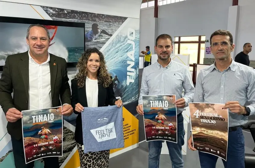 Imagen de los representantes del Ayuntamiento de Tinajo con los del Cabildo en la importante feria del deporte que se desarrolló en Gran Canaria