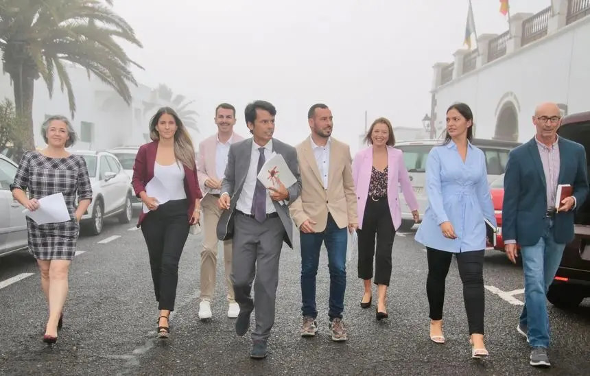 El equipo de concejales del PSOE a la entrada del último pleno en La Villa