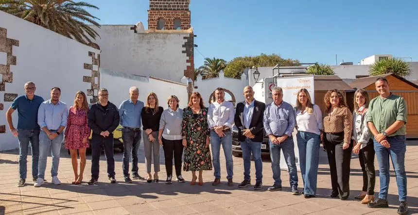 Integrantes del Cabildo, del Gobierno de Canarias y de los ayuntamientos este lunes en la presentación del evento.