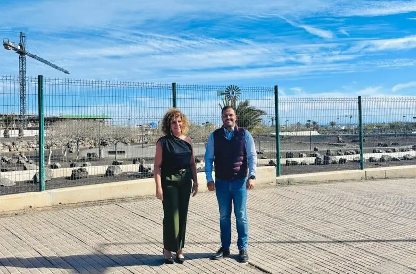 Eli Merino y Yonathan de León en el parque.