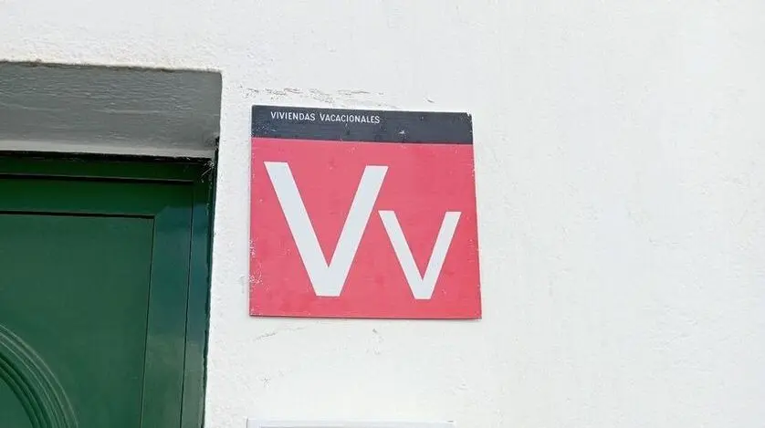 Imagen de uno de los carteles de vivienda vacacional que hay en Lanzarote.