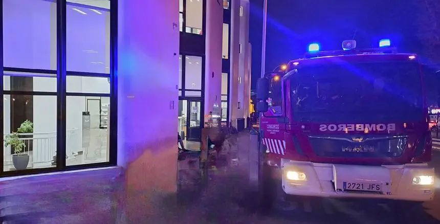 Momento de la actuación de los bomberos.