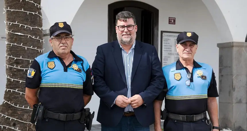El alcalde Isidro Pérez junto a José Antonio Navarro González y Lorenzo Martín Acosta