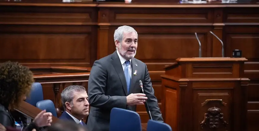 Fernando Clavijo este martes en el Parlamento de Canarias.