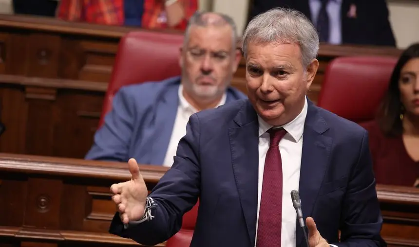 Sebastián Franquis este martes en el Parlamento de Canarias.