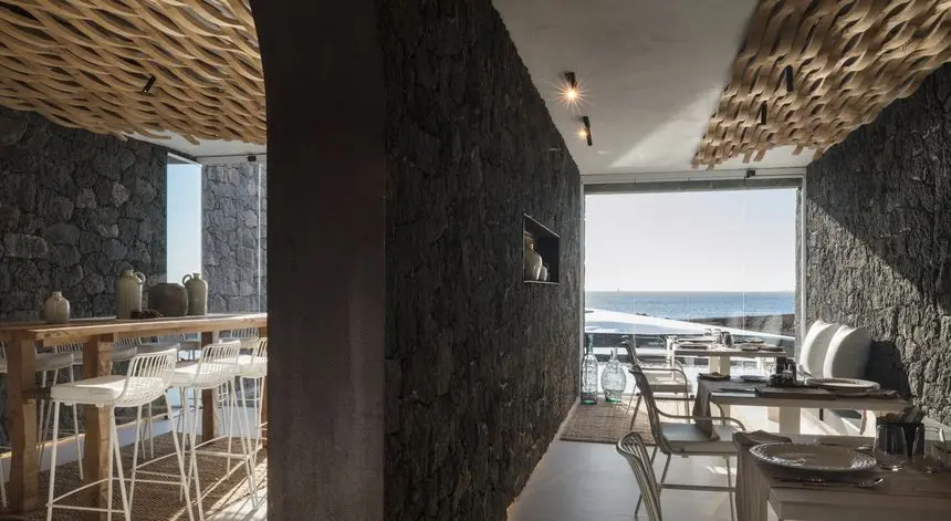 Interior del espectacular restaurante de Playa Blanca
