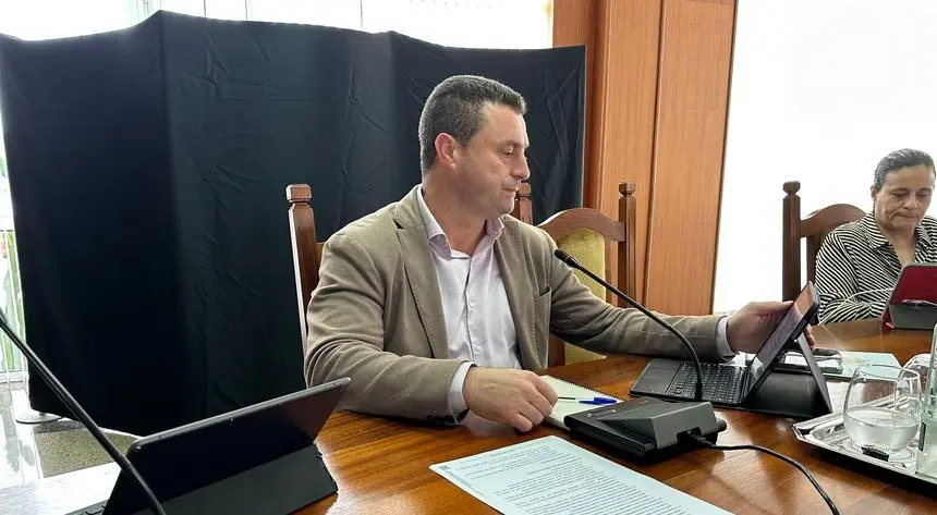 Óscar Noda durante el pleno de este jueves en el Cabildo de Lanzarote.