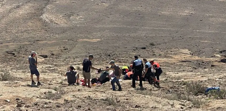 Imagen del momento del rescate del parapentista