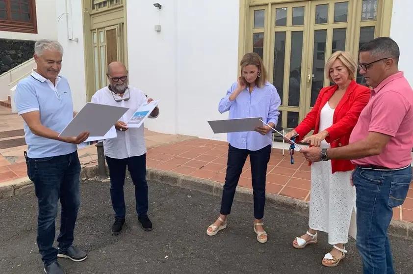 Imagen del alcalde de Tias con parte de su grupo de gobierno