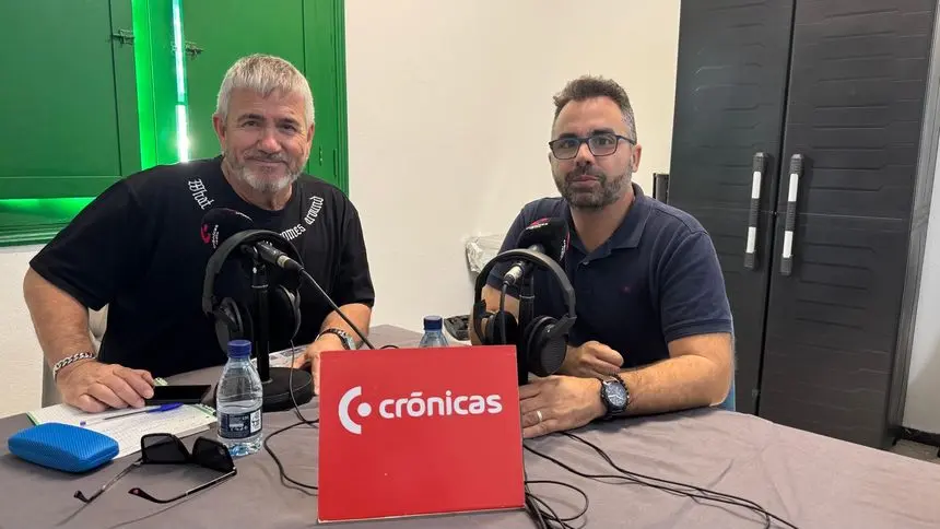 Chalo Frías y Echedey Eugenio en el Taller de Radio de San Francisco Javier.