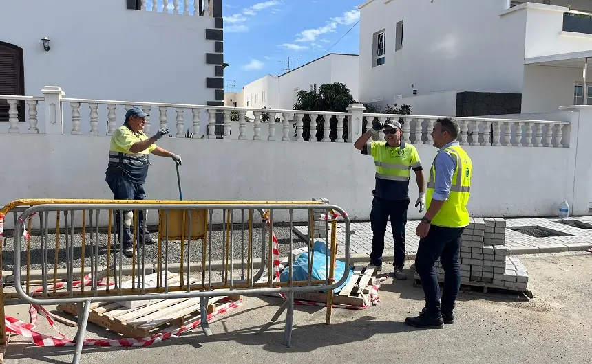 Jacobo Medina en una obra de acerado