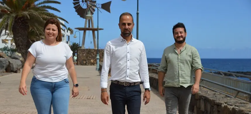 Jonás Álvarez junto a sus compañeros de Costa Teguise