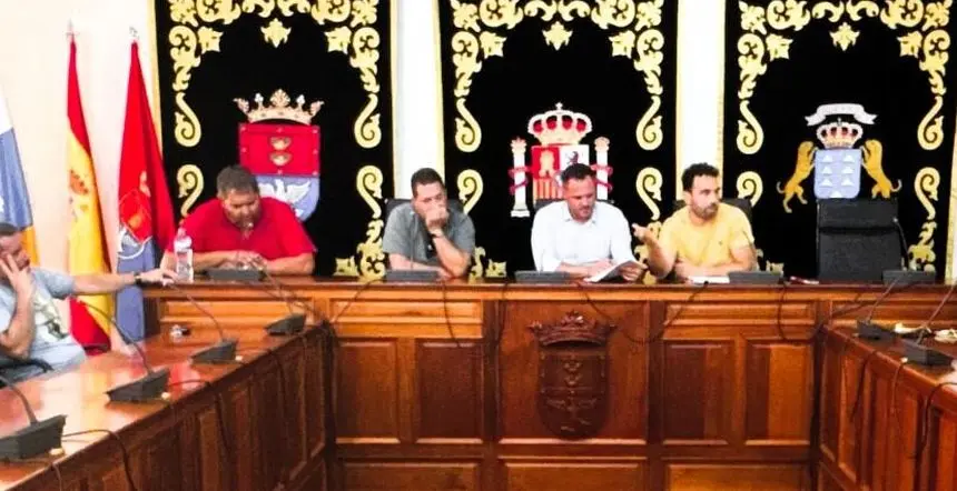 El alcalde y el concejal de Transportes el día que se reunieron con los taxistas.