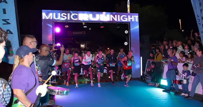Salida de la categoría de 10 kilómetros de la Playa Blanca Music Run Night.