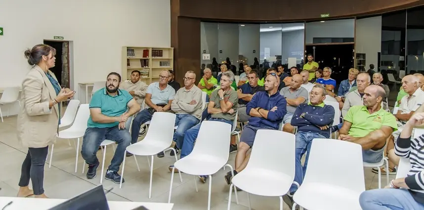 Encuentro de la alcaldesa Olivia Duque y el concejal Javier Díaz con los taxistas del municipio.