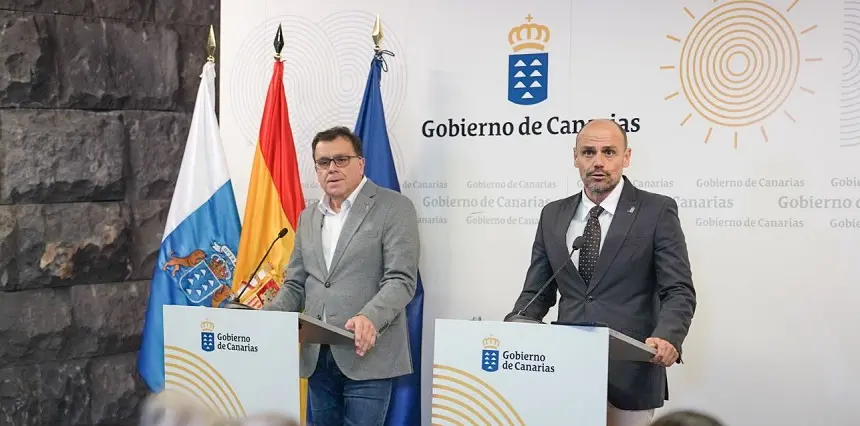 Manuel Miranda con Alfonso Cabello explicando los acuerdos del Consejo de Gobierno.