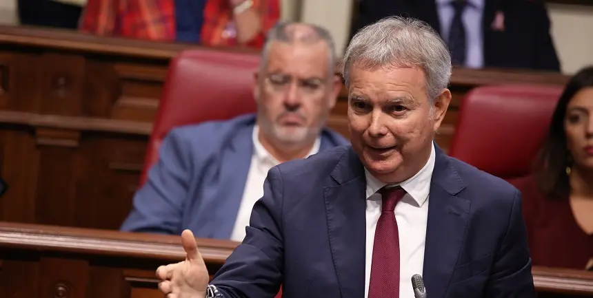 Chano Franquis en el Parlamento de Canarias.