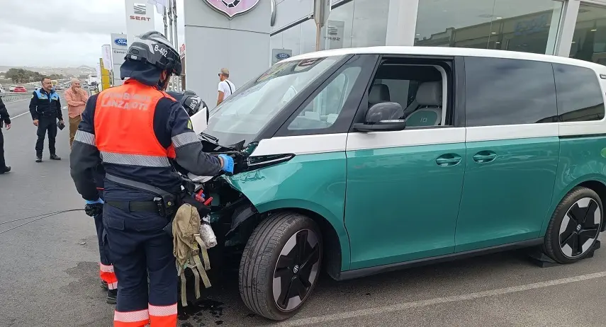 Imagen de estado del vehículo tras el choque.