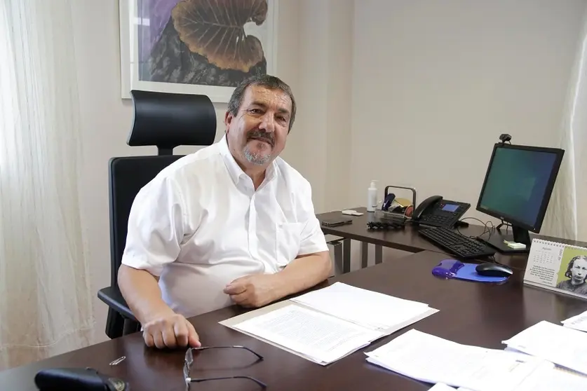 Miguel Ángel Jimenéz en su despacho del Cabildo.