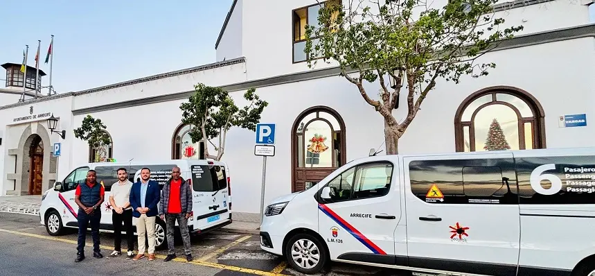 El alcalde y el concejal de Transportes en un acto reciente, presentando taxis adaptados
