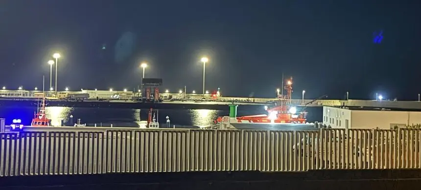 La salvamar en Puerto Naos, en Arrecife, pendiente de activarse ante cualquier emergencia