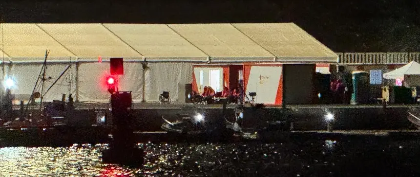 Salvamar durante uno de los rescastes de pateras que realizó en la madrugada de este jueves.