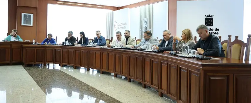Consejeros del grupo de gobierno durante el pleno extraordinario realizado en el Cabildo de Lanzarote.