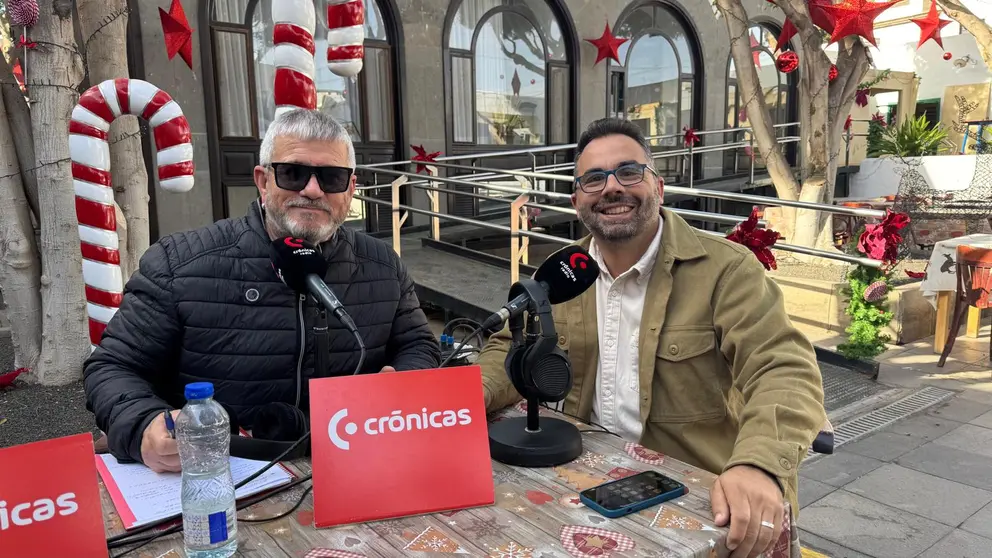 Chalo Frías con el teniente alcalde del Ayuntamiento de Arrecife, Echedey Eugenio.