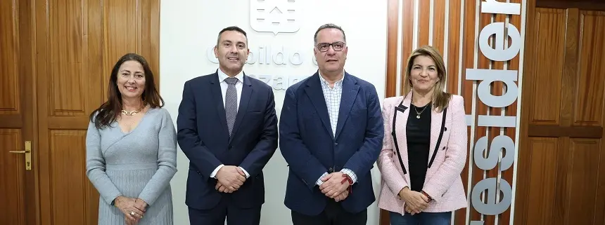 Ascensión Toledo, Oswaldo Betancort, Polí Suárez y María Jesús Tovar durante la firma del convenio de Educación.