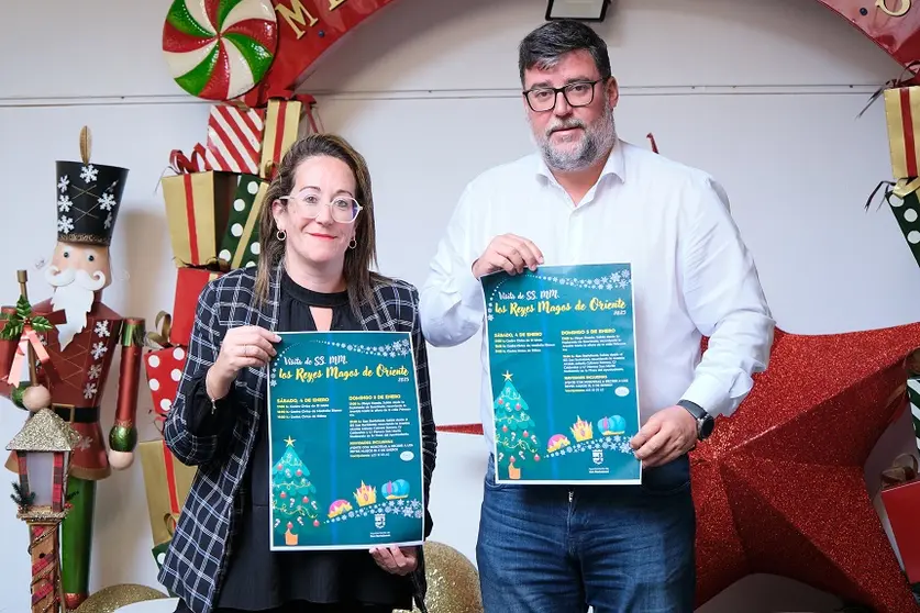 Estefanía Luzardo e Isidro Pérez durante la presentación de la visita de los Reyes Magos.