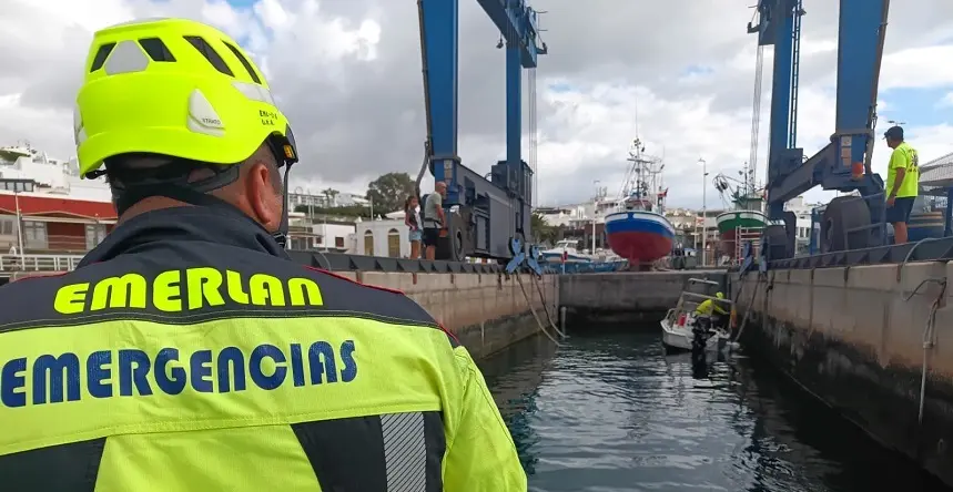 Componente de EMERLAN durante una de las actuaciones realizadas.