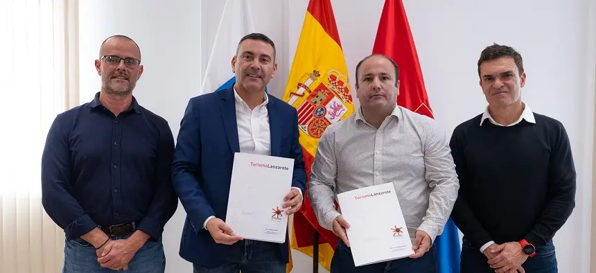 Firma del convenio entre la SPEL y el San José Obrero.
