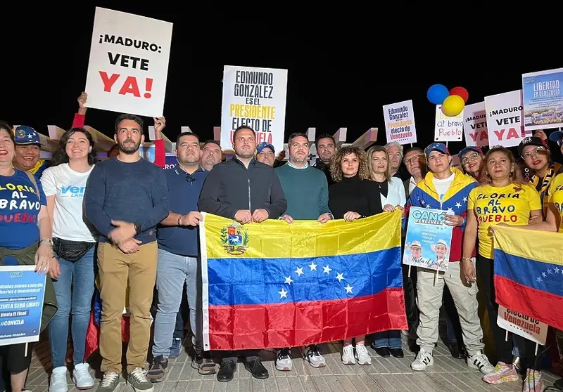 Imagen de representantes del PP de Lanzarote manifestándose a favor de la llegada de la verdadera democracia a Venezuela.