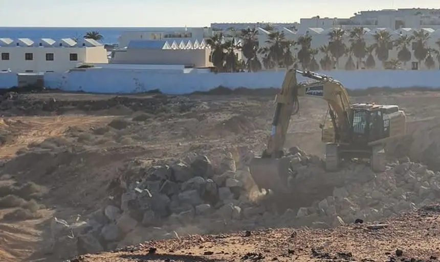 Imagen de la obra de un hotel que se está realizando en Costa Teguise